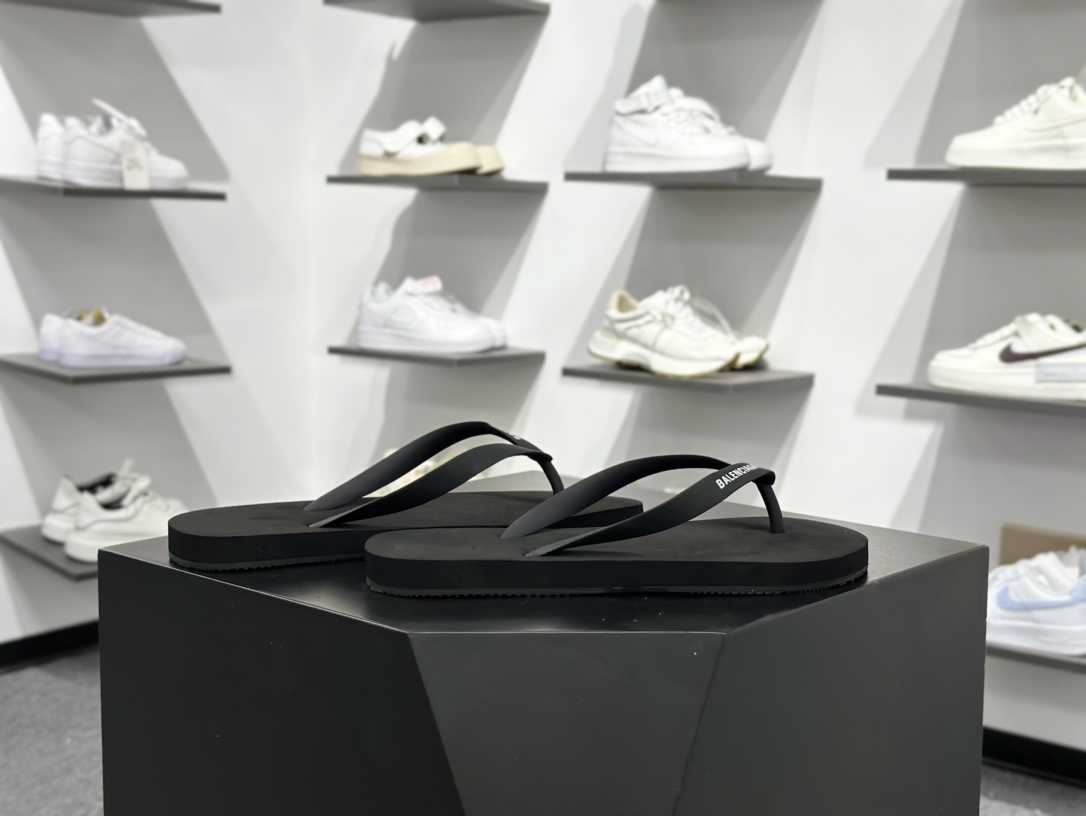 160 Balenciaga巴黎世家 圆头套脚人字拖鞋 巴黎世家拖鞋 812925 W1TAB 9710