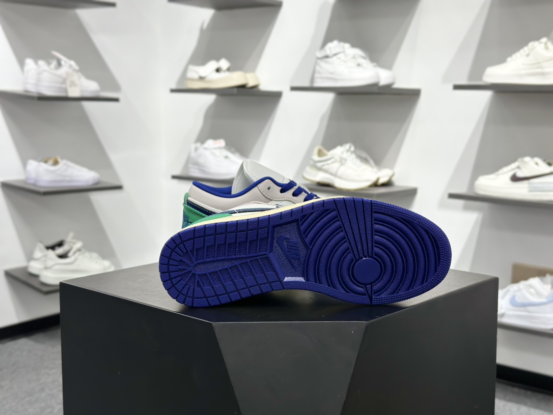 200 Jordan Air Jordan 1 low 白蓝色 553558-147-Chinese UA Cheap High Quatity Brand Clothes Bags handbags Sneakers wholesale wholesaler seller from China Factory suppliers Fashion Clothing Shoes best Quality Beautiful Price 200 Jordan Air Jordan 1 low 白蓝色 553558-147