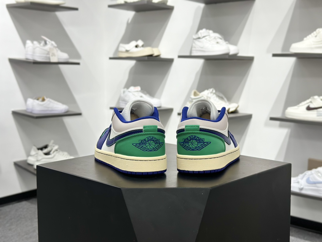 200 Jordan Air Jordan 1 low 白蓝色 553558-147-Chinese UA Cheap High Quatity Brand Clothes Bags handbags Sneakers wholesale wholesaler seller from China Factory suppliers Fashion Clothing Shoes best Quality Beautiful Price 200 Jordan Air Jordan 1 low 白蓝色 553558-147