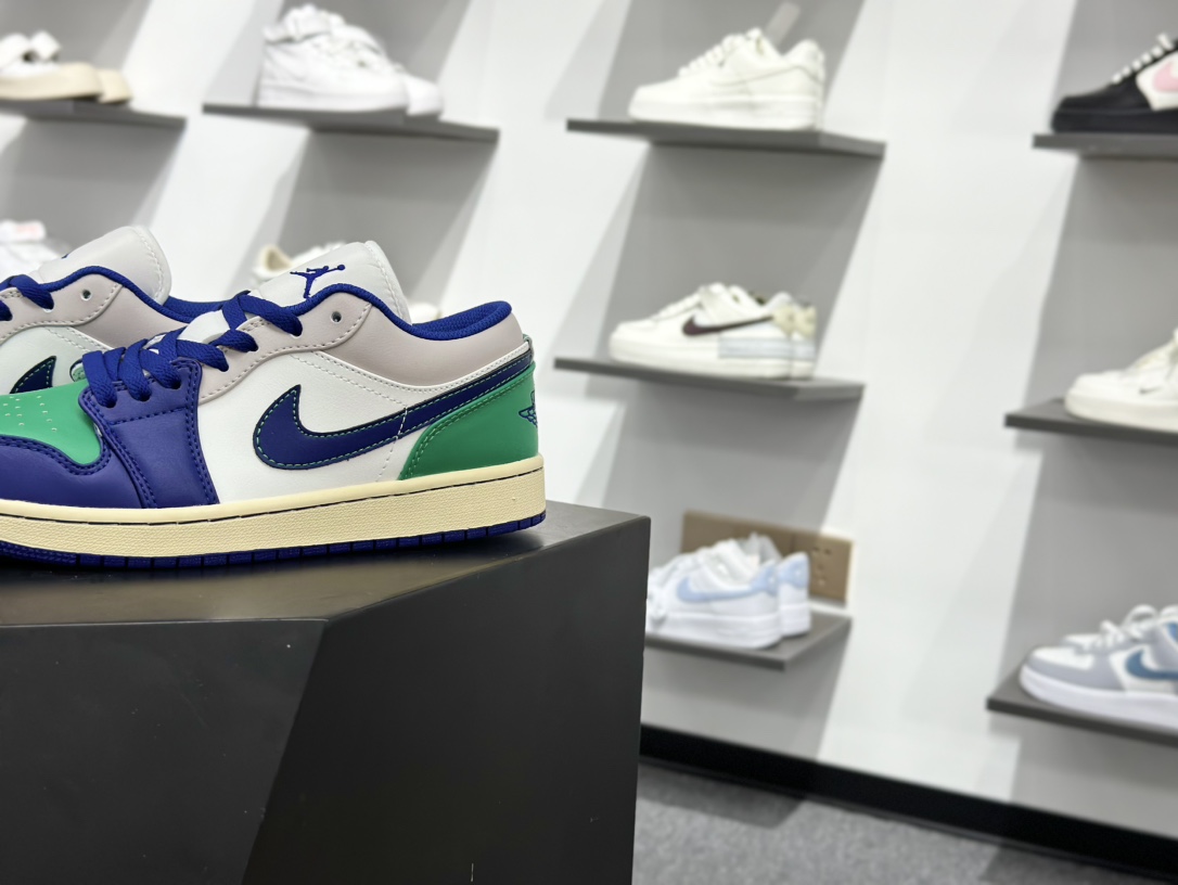 200 Jordan Air Jordan 1 low 白蓝色 553558-147-Chinese UA Cheap High Quatity Brand Clothes Bags handbags Sneakers wholesale wholesaler seller from China Factory suppliers Fashion Clothing Shoes best Quality Beautiful Price 200 Jordan Air Jordan 1 low 白蓝色 553558-147