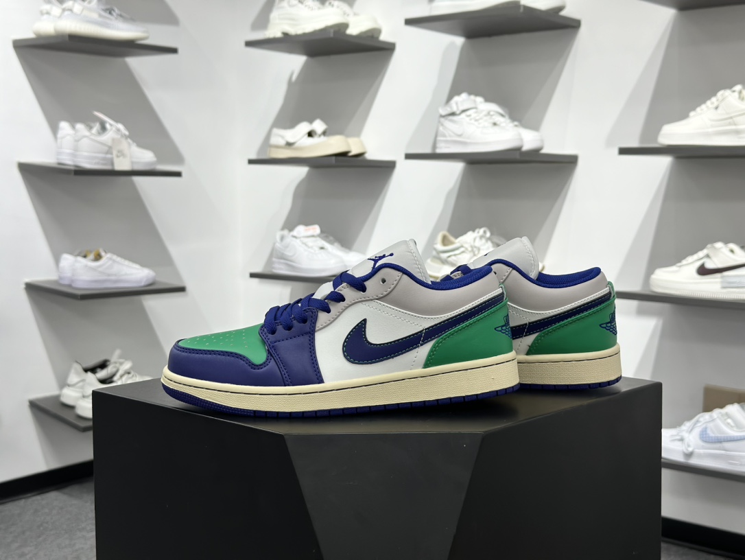 200 Jordan Air Jordan 1 low 白蓝色 553558-147-Chinese UA Cheap High Quatity Brand Clothes Bags handbags Sneakers wholesale wholesaler seller from China Factory suppliers Fashion Clothing Shoes best Quality Beautiful Price 200 Jordan Air Jordan 1 low 白蓝色 553558-147