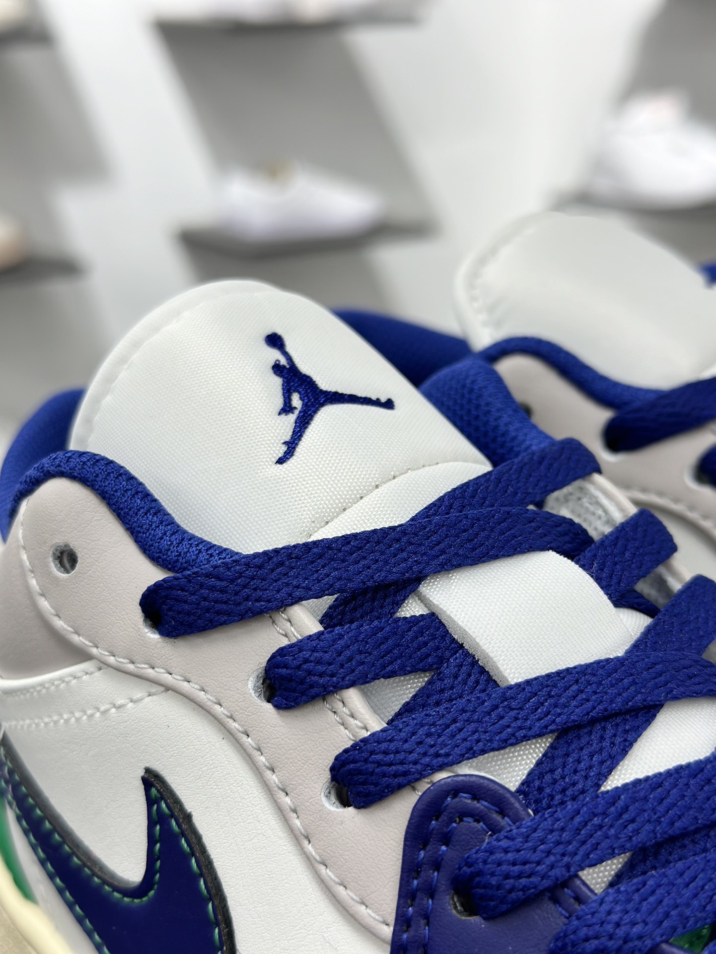 200 Jordan Air Jordan 1 low 白蓝色 553558-147-Chinese UA Cheap High Quatity Brand Clothes Bags handbags Sneakers wholesale wholesaler seller from China Factory suppliers Fashion Clothing Shoes best Quality Beautiful Price 200 Jordan Air Jordan 1 low 白蓝色 553558-147