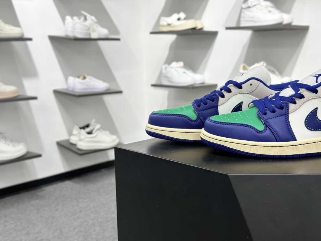 200 Jordan Air Jordan 1 low 白蓝色 553558-147-Chinese UA Cheap High Quatity Brand Clothes Bags handbags Sneakers wholesale wholesaler seller from China Factory suppliers Fashion Clothing Shoes best Quality Beautiful Price 200 Jordan Air Jordan 1 low 白蓝色 553558-147