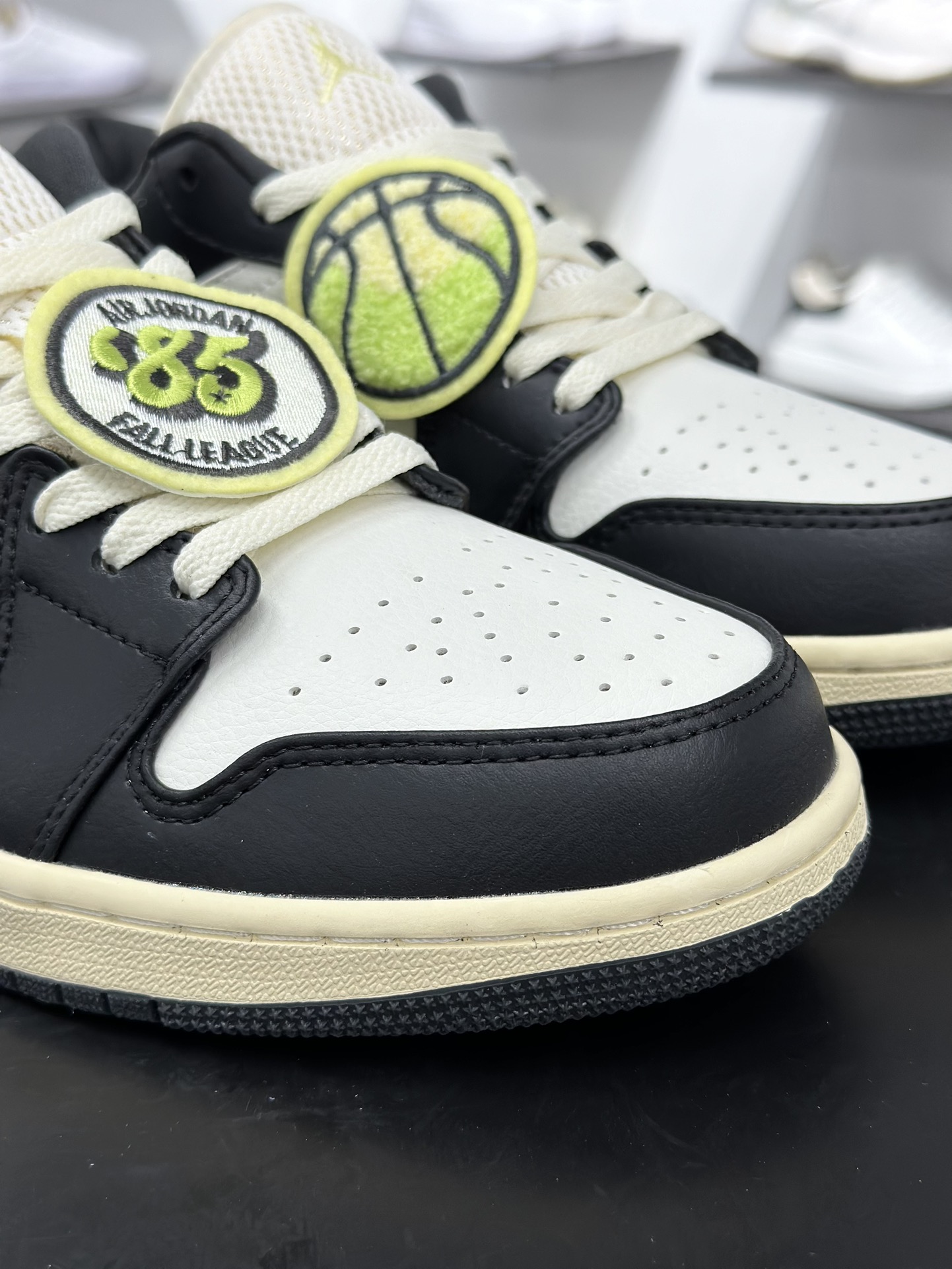 200 Air Jordan 1 Low 黑白绿 HQ3009-003-Chinese UA Cheap High Quatity Brand Clothes Bags handbags Sneakers wholesale wholesaler seller from China Factory suppliers Fashion Clothing Shoes best Quality Beautiful Price 200 Air Jordan 1 Low 黑白绿 HQ3009-003