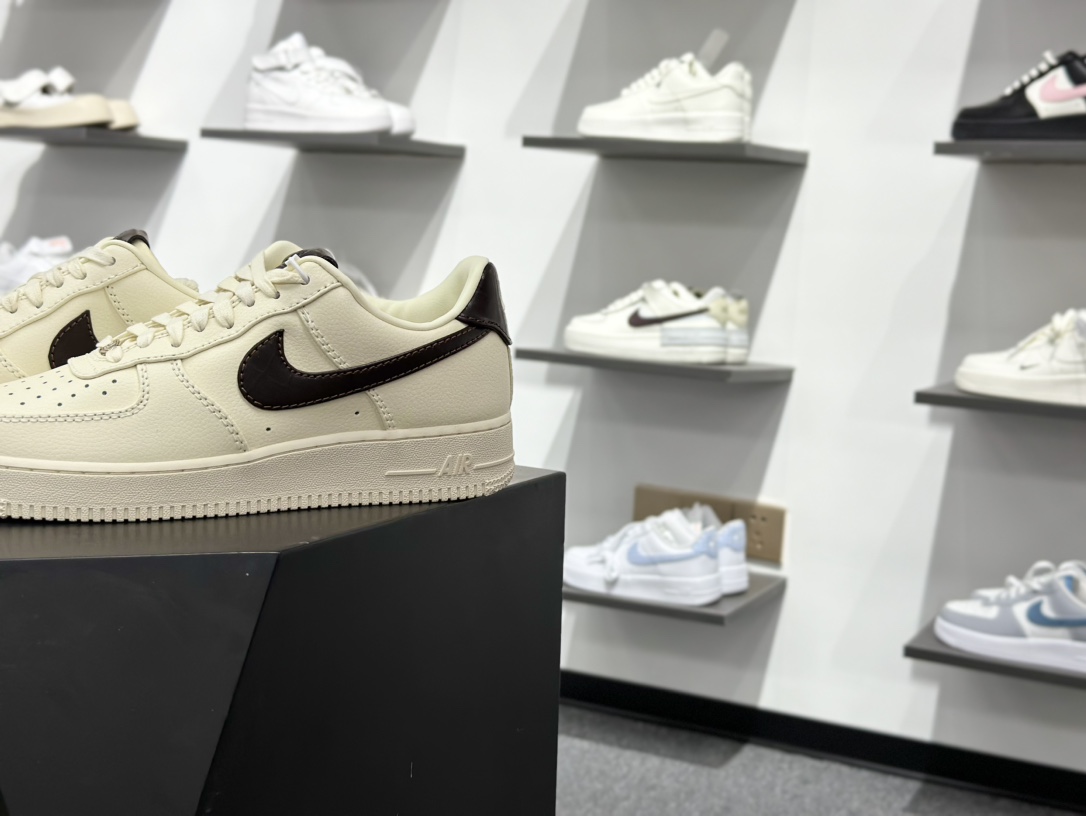 200 NK Air Force 1 Low 空军一号低帮休闲板鞋 IH7332-001-Chinese UA Cheap High Quatity Brand Clothes Bags handbags Sneakers wholesale wholesaler seller from China Factory suppliers Fashion Clothing Shoes best Quality Beautiful Price 200 NK Air Force 1 Low 空军一号低帮休闲板鞋 IH7332-001