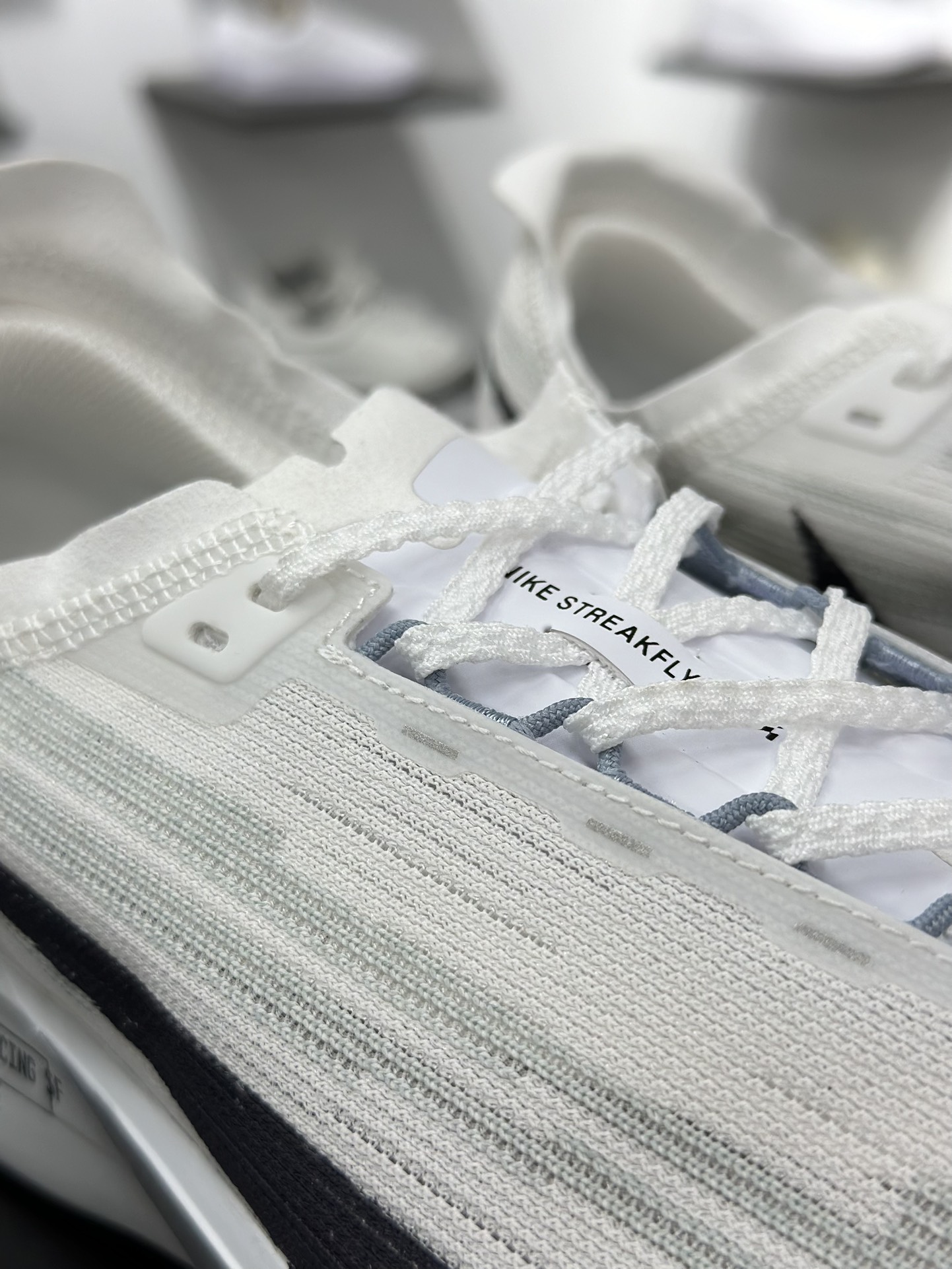 200 Nike ZoomX Streakfly 2 马拉松柔软缓震超轻透气跑鞋 HF6416-100-Chinese UA Cheap High Quatity Brand Clothes Bags handbags Sneakers wholesale wholesaler seller from China Factory suppliers Fashion Clothing Shoes best Quality Beautiful Price 200 Nike ZoomX Streakfly 2 马拉松柔软缓震超轻透气跑鞋 HF6416-100