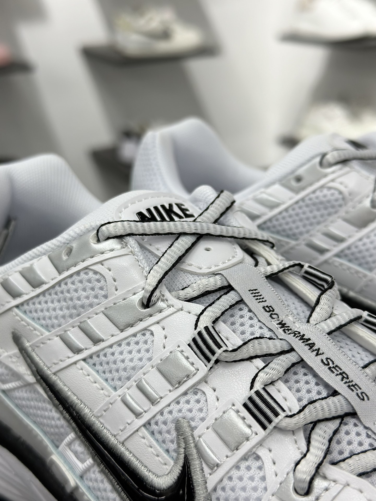 220 复古科技个性老爹鞋P-6000 灵感来源于 Pegasus 25 和 Pegasus 2006,并在设计中将这两种鞋款相互杂糅 CD6404-107-Chinese UA Cheap High Quatity Brand Clothes Bags handbags Sneakers wholesale wholesaler seller from China Factory suppliers Fashion Clothing Shoes best Quality Beautiful Price 220 复古科技个性老爹鞋P-6000 灵感来源于 Pegasus 25 和 Pegasus 2006,并在设计中将这两种鞋款相互杂糅 CD6404-107