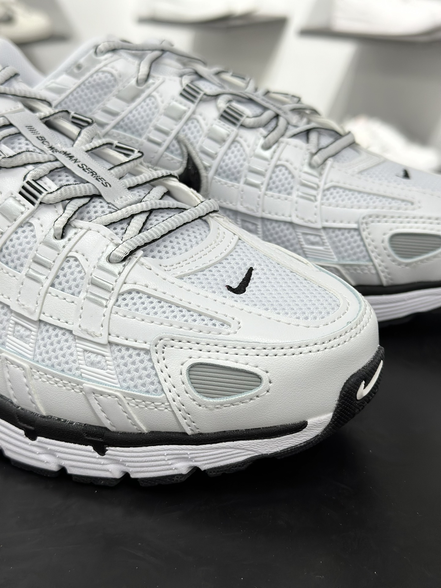 220 复古科技个性老爹鞋P-6000 灵感来源于 Pegasus 25 和 Pegasus 2006,并在设计中将这两种鞋款相互杂糅 CD6404-107-Chinese UA Cheap High Quatity Brand Clothes Bags handbags Sneakers wholesale wholesaler seller from China Factory suppliers Fashion Clothing Shoes best Quality Beautiful Price 220 复古科技个性老爹鞋P-6000 灵感来源于 Pegasus 25 和 Pegasus 2006,并在设计中将这两种鞋款相互杂糅 CD6404-107