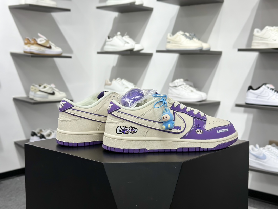 NIKE SB Dunk Low RETRO x LABUBU DS6608-007-莆田鞋,莆田鞋货源,高仿鞋,高仿鞋货源,安福档口,莆田高仿鞋,莆田鞋批发,高仿鞋批发,莆田高仿运动鞋,高仿运动鞋,莆田运动鞋 NIKE SB Dunk Low RETRO x LABUBU DS6608-007