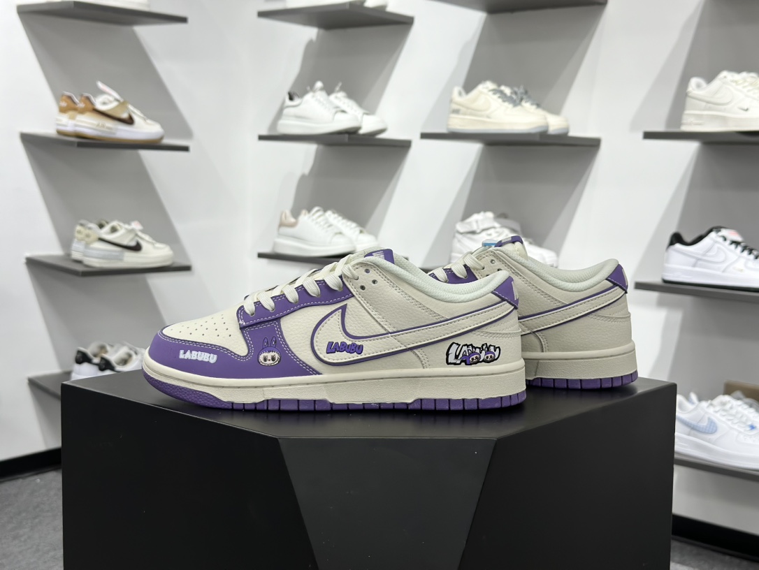 NIKE SB Dunk Low RETRO x LABUBU DS6608-007-莆田鞋,莆田鞋货源,高仿鞋,高仿鞋货源,安福档口,莆田高仿鞋,莆田鞋批发,高仿鞋批发,莆田高仿运动鞋,高仿运动鞋,莆田运动鞋 NIKE SB Dunk Low RETRO x LABUBU DS6608-007
