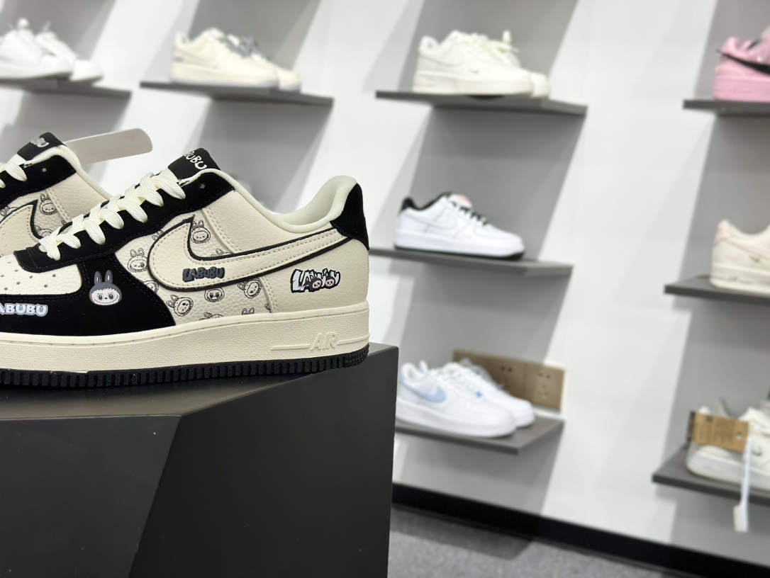 LaBuBu x Nike Air Force 1 Low 拉布布 x 耐克 空军一号 低帮 休闲运动板鞋  DX0188-092