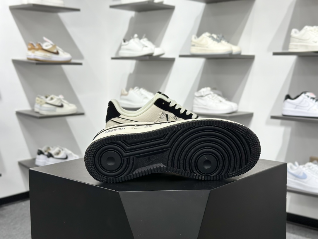 LaBuBu x Nike Air Force 1 Low 拉布布 x 耐克 空军一号 低帮 休闲运动板鞋  DX0188-092