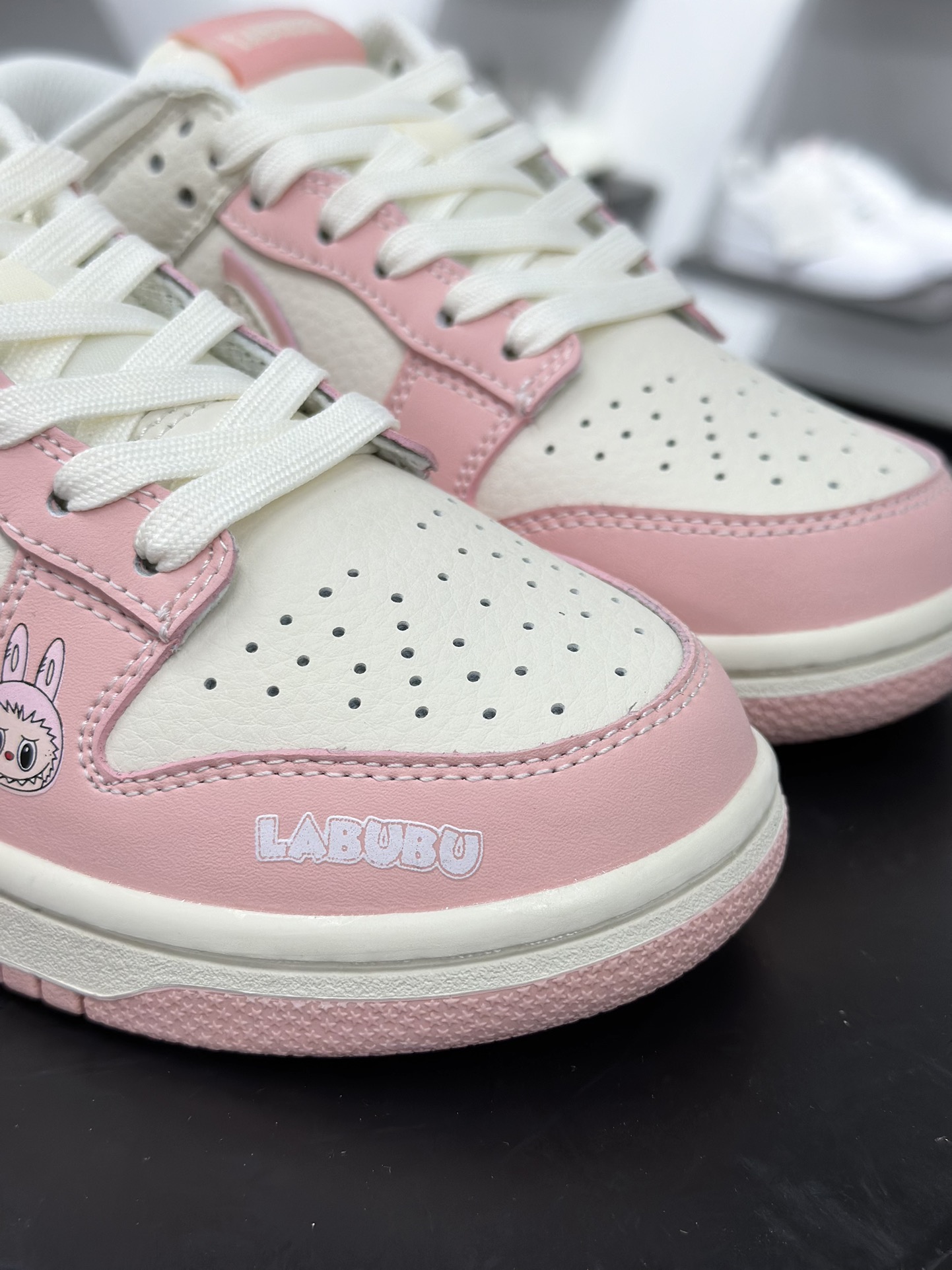 NIKE SB Dunk Low RETRO x LABUBU  DS6608-009