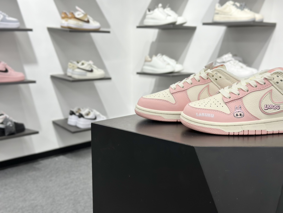 NIKE SB Dunk Low RETRO x LABUBU  DS6608-009