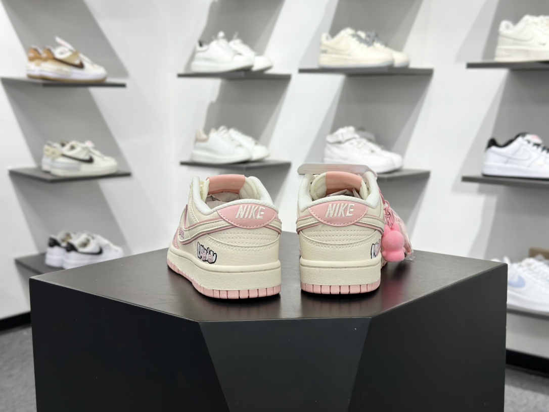 NIKE SB Dunk Low RETRO x LABUBU  DS6608-009