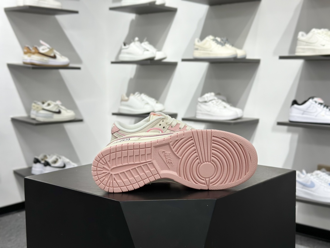 NIKE SB Dunk Low RETRO x LABUBU  DS6608-009