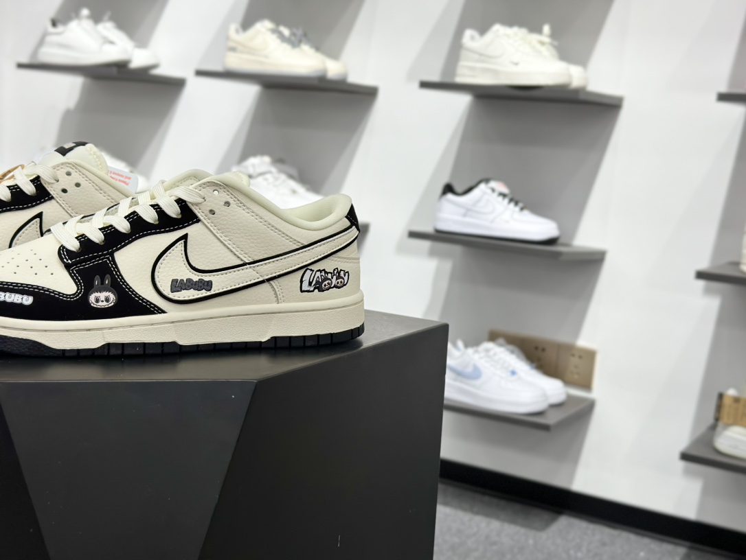 NIKE SB Dunk Low RETRO x LABUBU DS6608-010