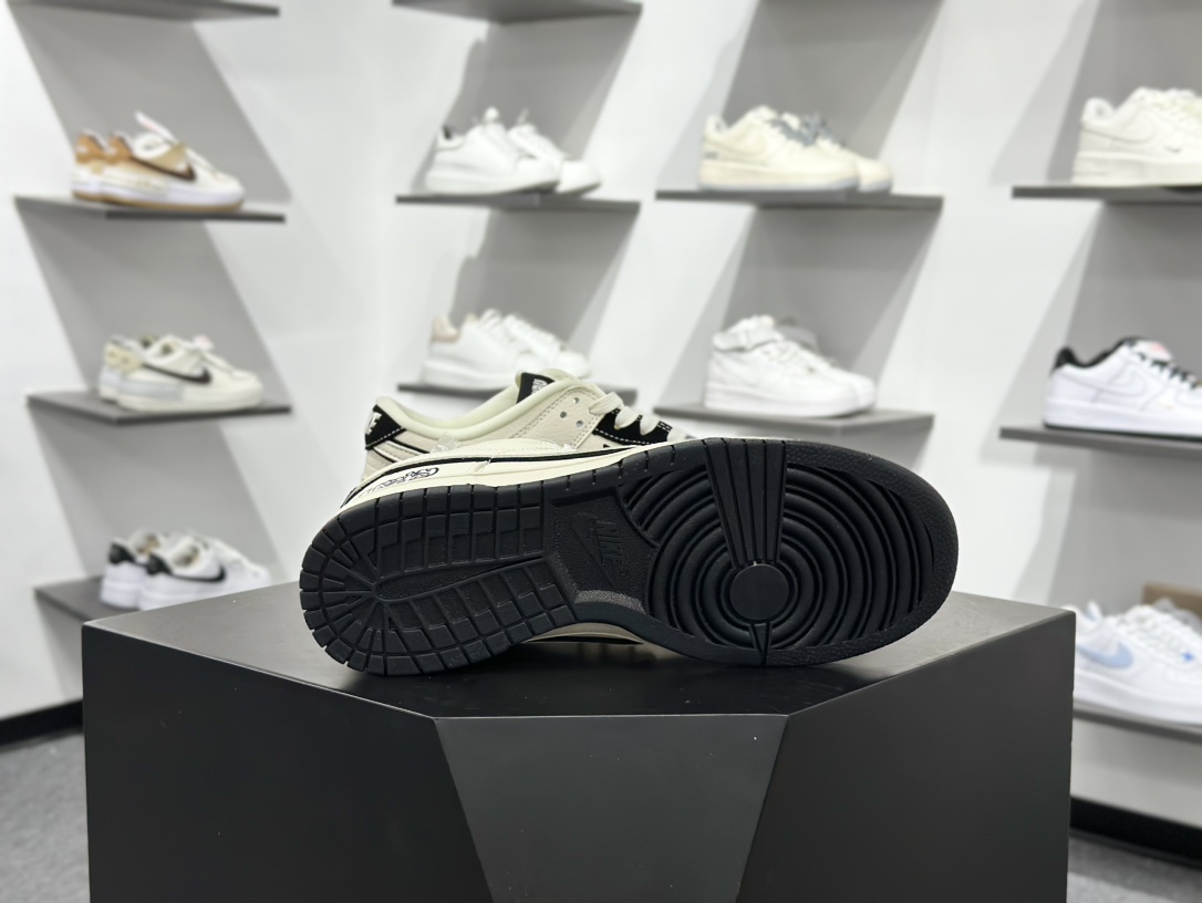 NIKE SB Dunk Low RETRO x LABUBU DS6608-010