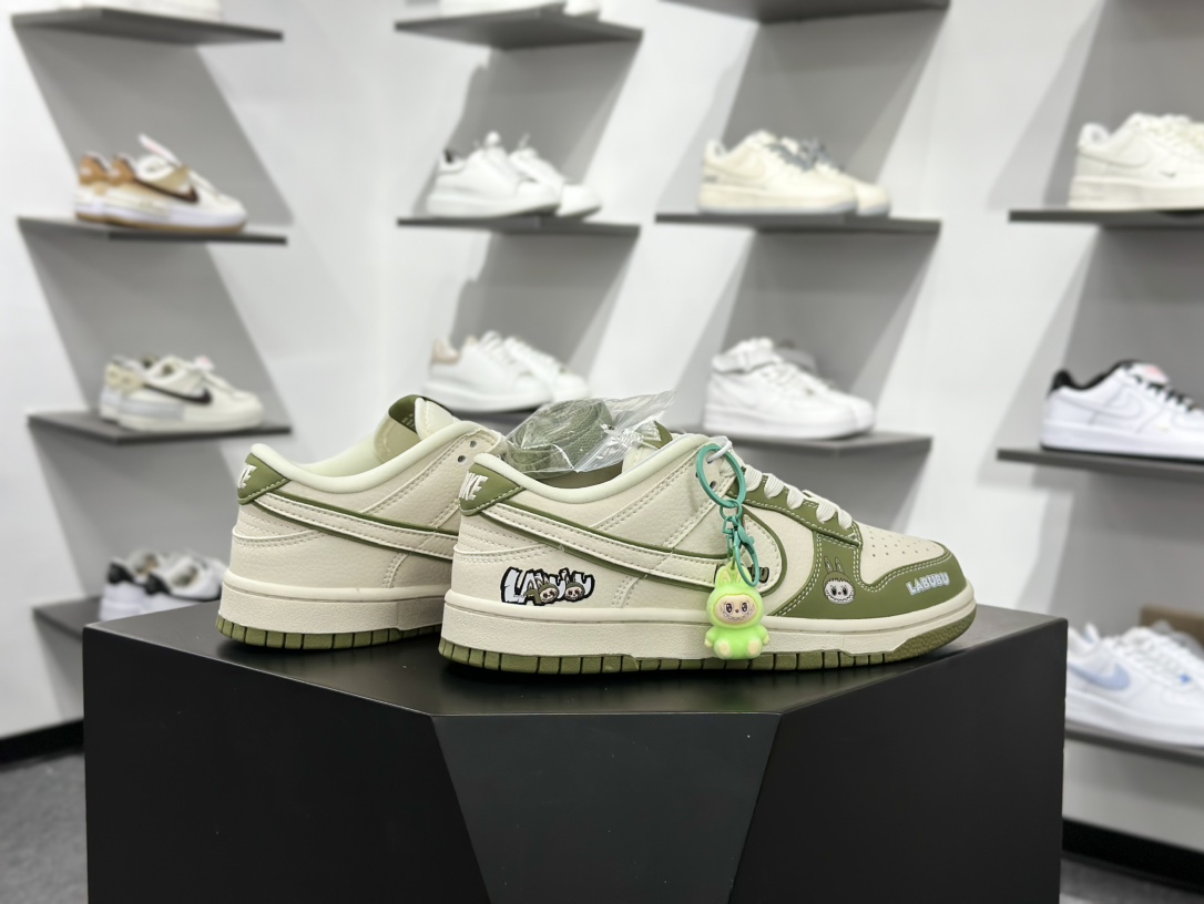 NIKE SB Dunk Low RETRO x LABUBU  DS6608-008