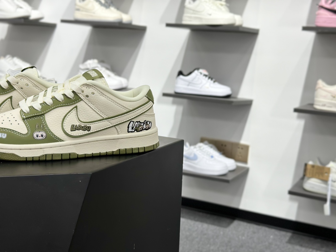 NIKE SB Dunk Low RETRO x LABUBU  DS6608-008