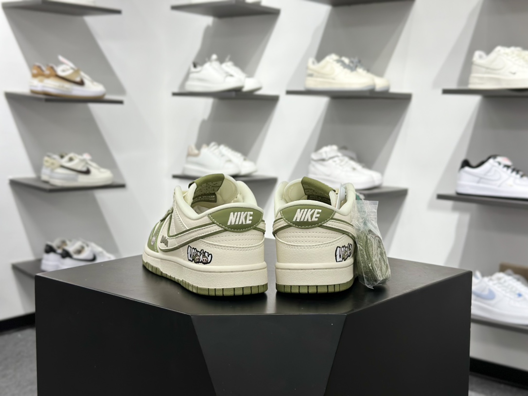 NIKE SB Dunk Low RETRO x LABUBU  DS6608-008