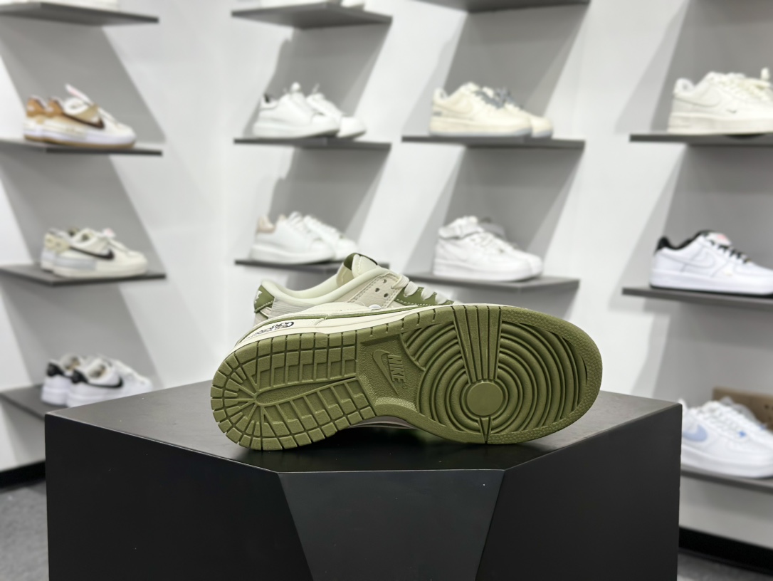 NIKE SB Dunk Low RETRO x LABUBU  DS6608-008