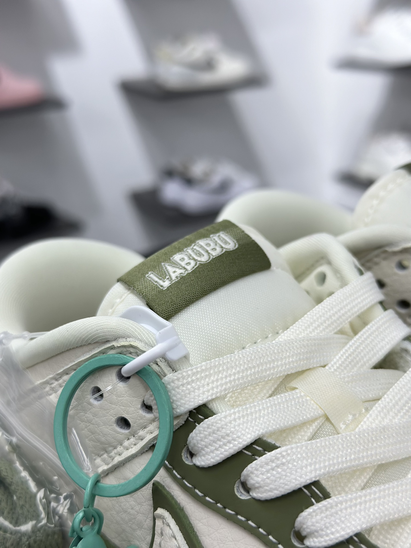 NIKE SB Dunk Low RETRO x LABUBU  DS6608-008