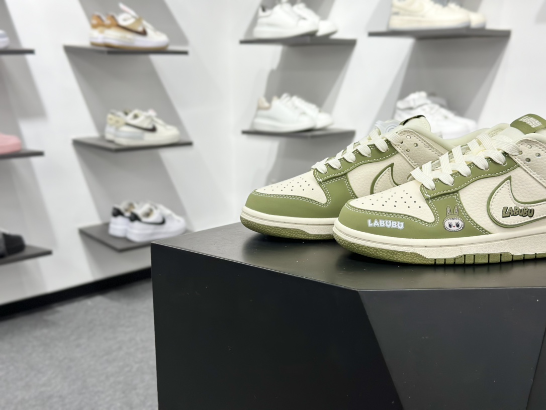 NIKE SB Dunk Low RETRO x LABUBU  DS6608-008