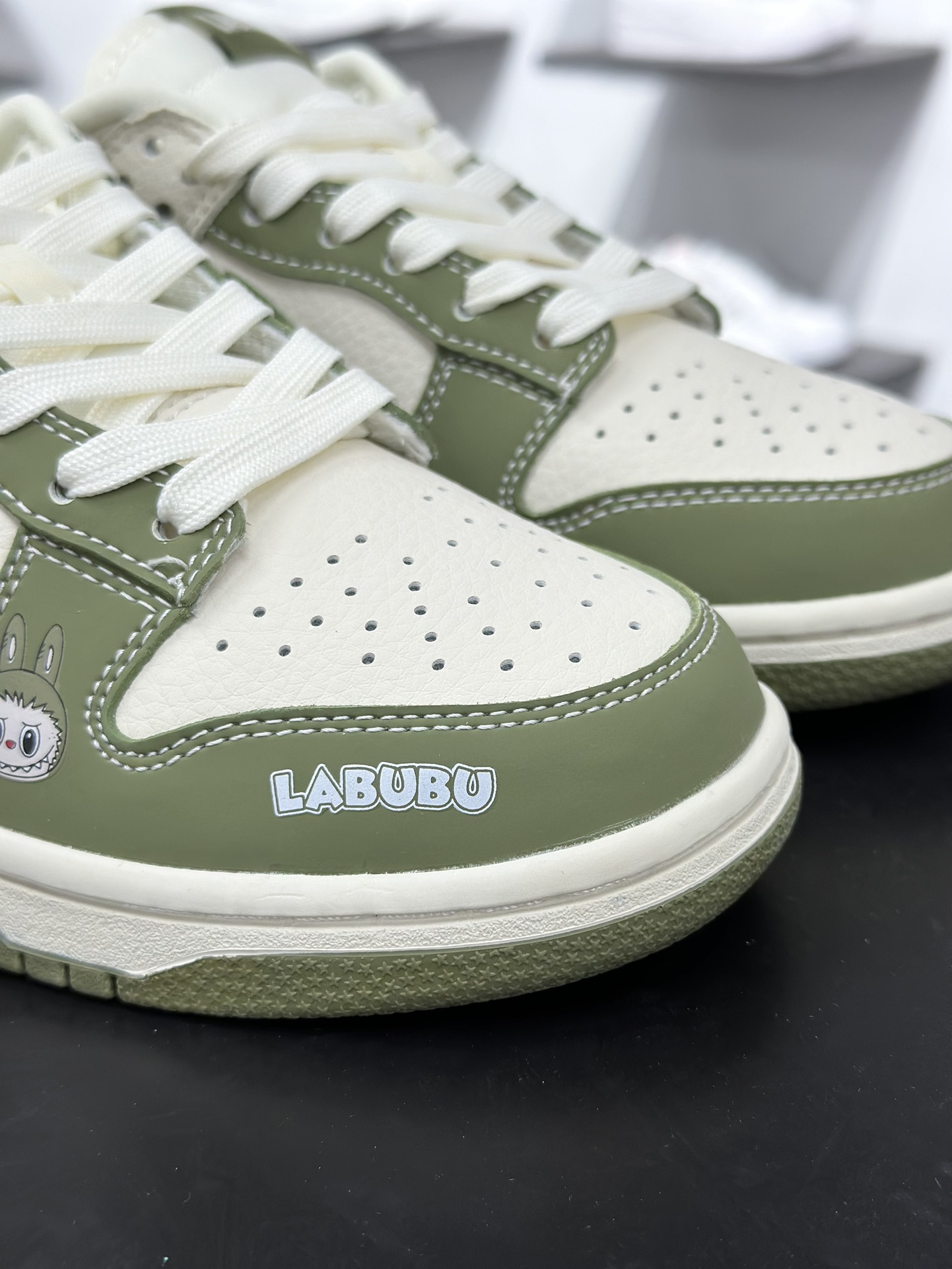 NIKE SB Dunk Low RETRO x LABUBU  DS6608-008