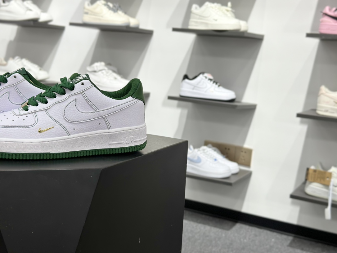 Nike Air Force 1 Low 白黑金 IB6543-102-莆田鞋,莆田鞋货源,高仿鞋,高仿鞋货源,安福档口,莆田高仿鞋,莆田鞋批发,高仿鞋批发,莆田高仿运动鞋,高仿运动鞋,莆田运动鞋 Nike Air Force 1 Low 白黑金 IB6543-102