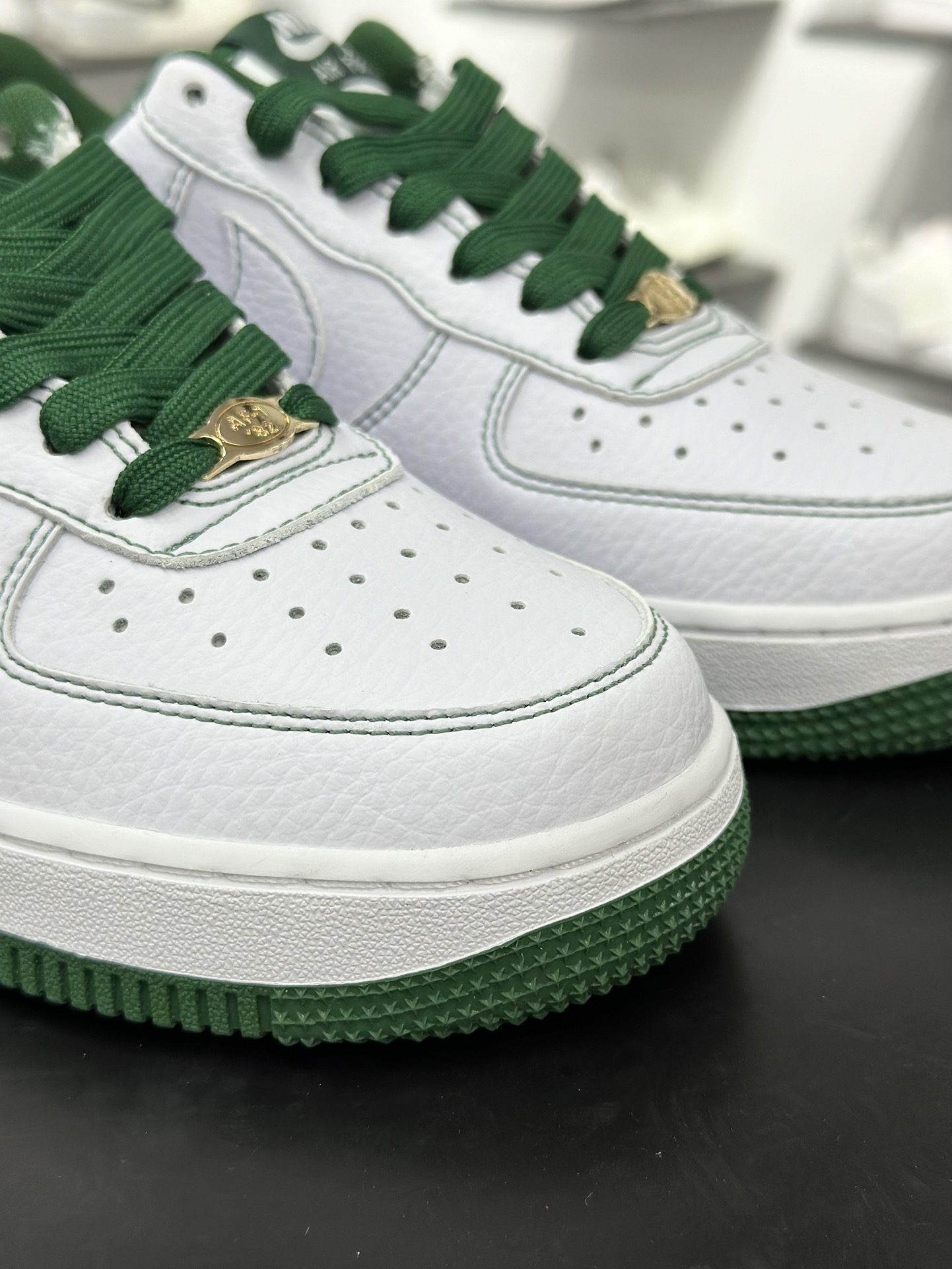 Nike Air Force 1 Low 白黑金 IB6543-102-莆田鞋,莆田鞋货源,高仿鞋,高仿鞋货源,安福档口,莆田高仿鞋,莆田鞋批发,高仿鞋批发,莆田高仿运动鞋,高仿运动鞋,莆田运动鞋 Nike Air Force 1 Low 白黑金 IB6543-102