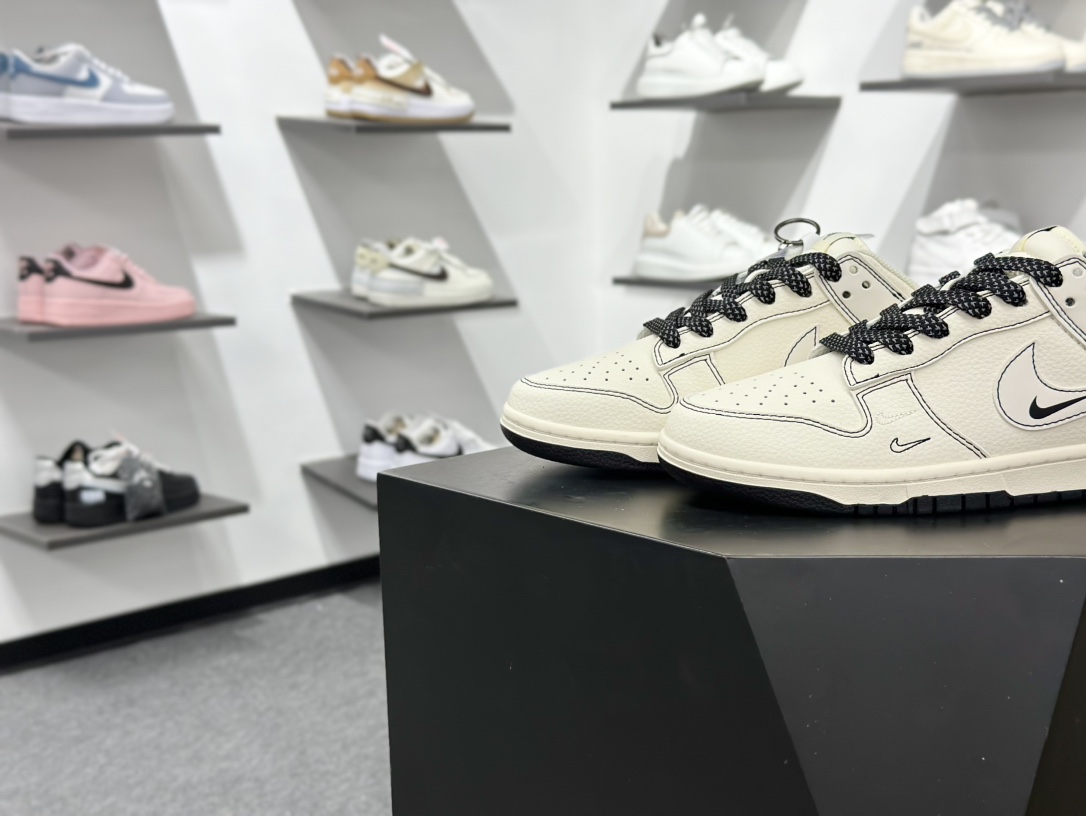 Nike SB Dunk Low x Supreme 白黑小勾满天星 HH7518-098-莆田鞋,莆田鞋货源,高仿鞋,高仿鞋货源,安福档口,莆田高仿鞋,莆田鞋批发,高仿鞋批发,莆田高仿运动鞋,高仿运动鞋,莆田运动鞋 Nike SB Dunk Low x Supreme 白黑小勾满天星 HH7518-098