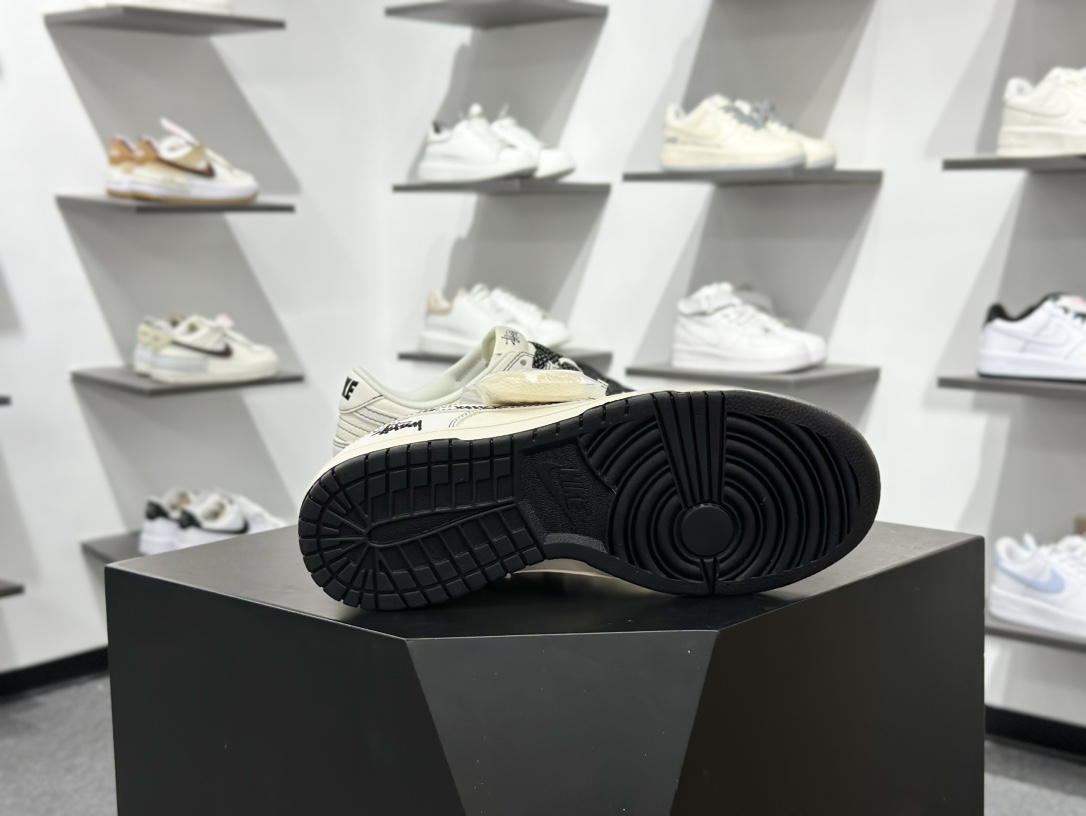 Nike SB Dunk Low x Supreme 白黑小勾满天星 HH7518-098-莆田鞋,莆田鞋货源,高仿鞋,高仿鞋货源,安福档口,莆田高仿鞋,莆田鞋批发,高仿鞋批发,莆田高仿运动鞋,高仿运动鞋,莆田运动鞋 Nike SB Dunk Low x Supreme 白黑小勾满天星 HH7518-098