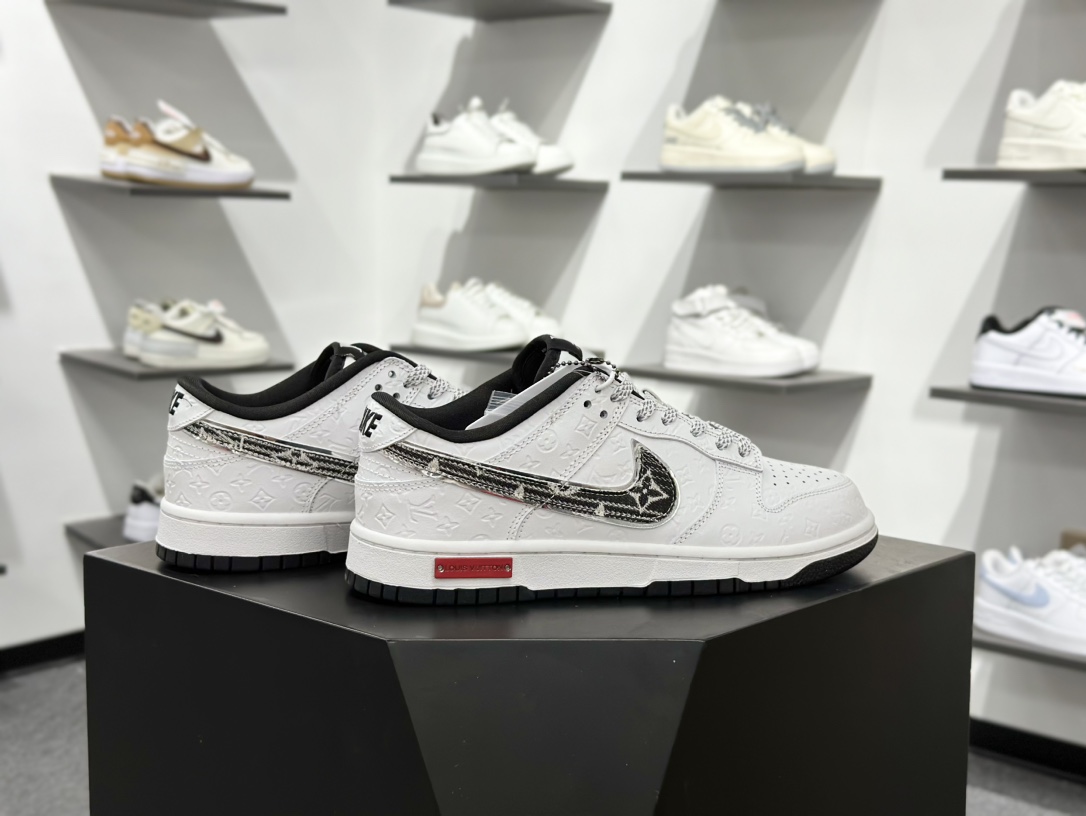 Nike SB Dunk Low “路易威登LV联名---纯白lv印花” 高端定制 低帮休闲板鞋 DS6608-002-莆田鞋,莆田鞋货源,高仿鞋,高仿鞋货源,安福档口,莆田高仿鞋,莆田鞋批发,高仿鞋批发,莆田高仿运动鞋,高仿运动鞋,莆田运动鞋 Nike SB Dunk Low “路易威登LV联名---纯白lv印花” 高端定制 低帮休闲板鞋 DS6608-002