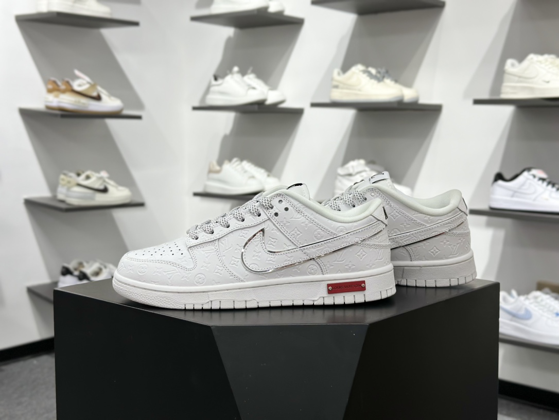 NIKE SB Dunk Low RETRO x Louis Vuitton 白黑牛仔满印 DS6608-001-莆田鞋,莆田鞋货源,高仿鞋,高仿鞋货源,安福档口,莆田高仿鞋,莆田鞋批发,高仿鞋批发,莆田高仿运动鞋,高仿运动鞋,莆田运动鞋 NIKE SB Dunk Low RETRO x Louis Vuitton 白黑牛仔满印 DS6608-001