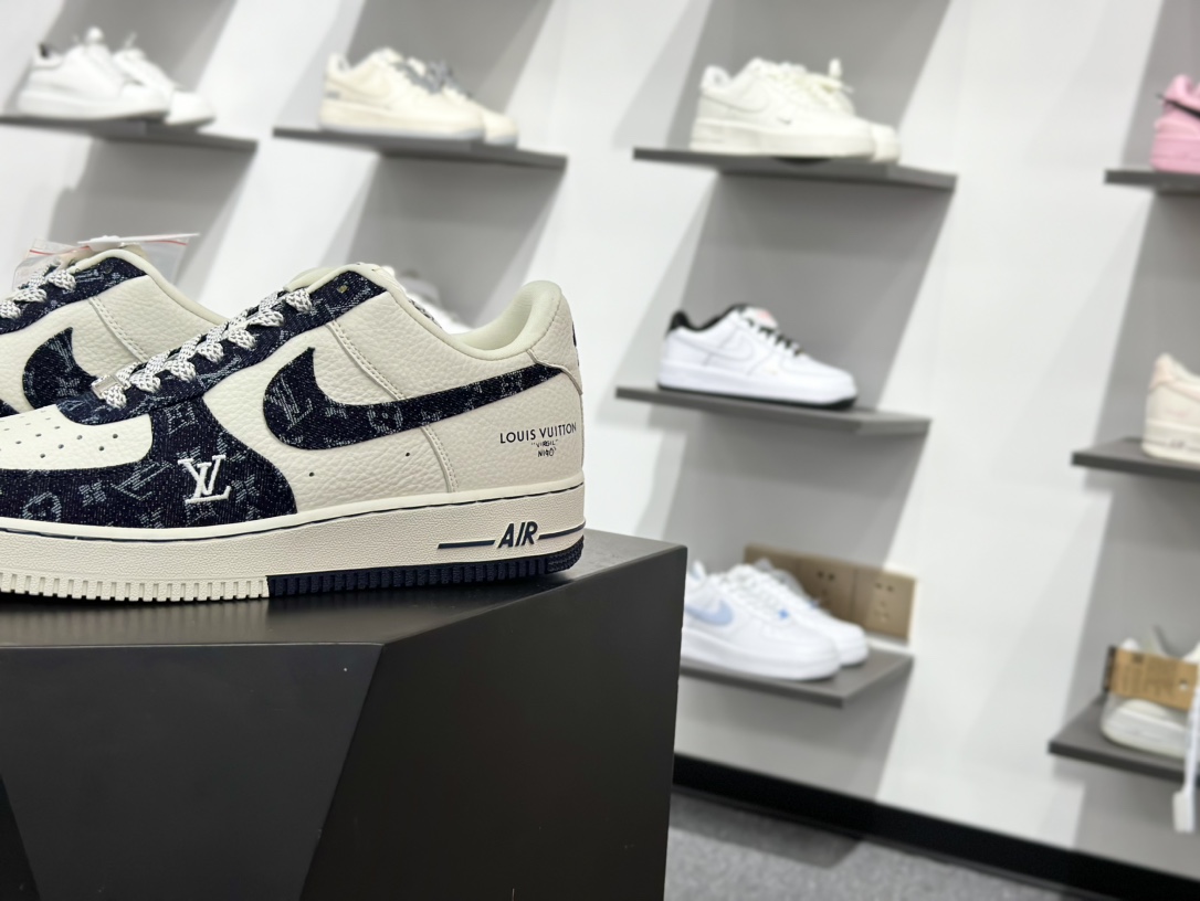 260 Nike Air Force 1 Low 07 x Louis Vuitton 黑白牛仔满天星 SC0601-553