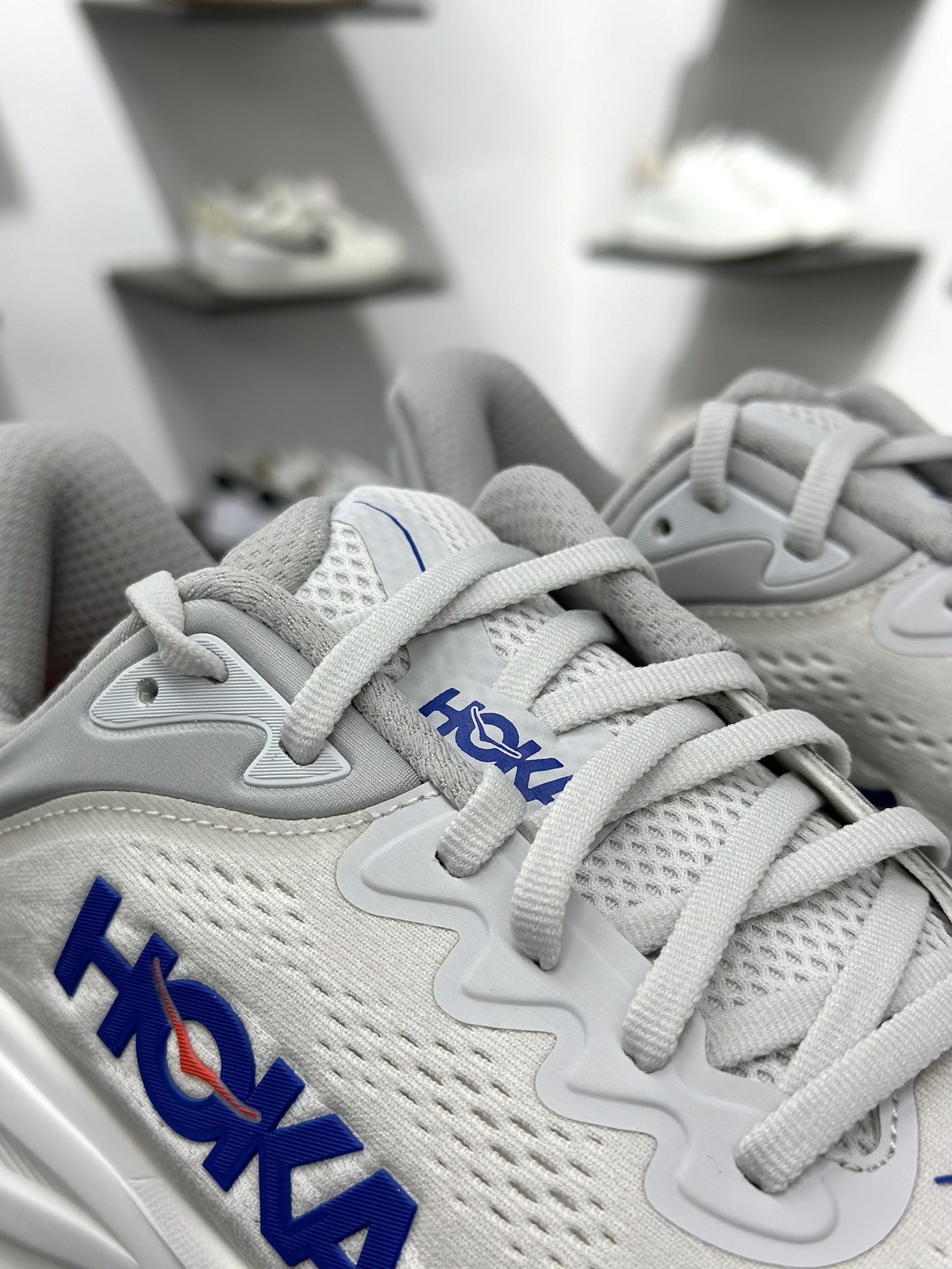 200 HOKA ONE ONE Bondi 9 Low 邦迪9代系列低帮厚底轻量休闲运动慢跑鞋