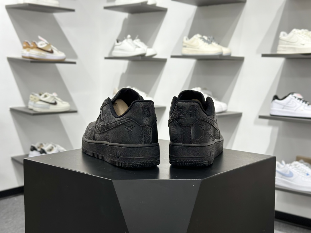 160 Nike Air Force 1 Low 07 专属logo（曼巴蛇图案）纯黑 IB0018-800