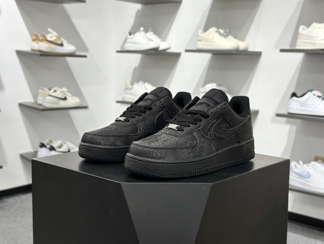 160 Nike Air Force 1 Low 07 专属logo（曼巴蛇图案）纯黑 IB0018-800