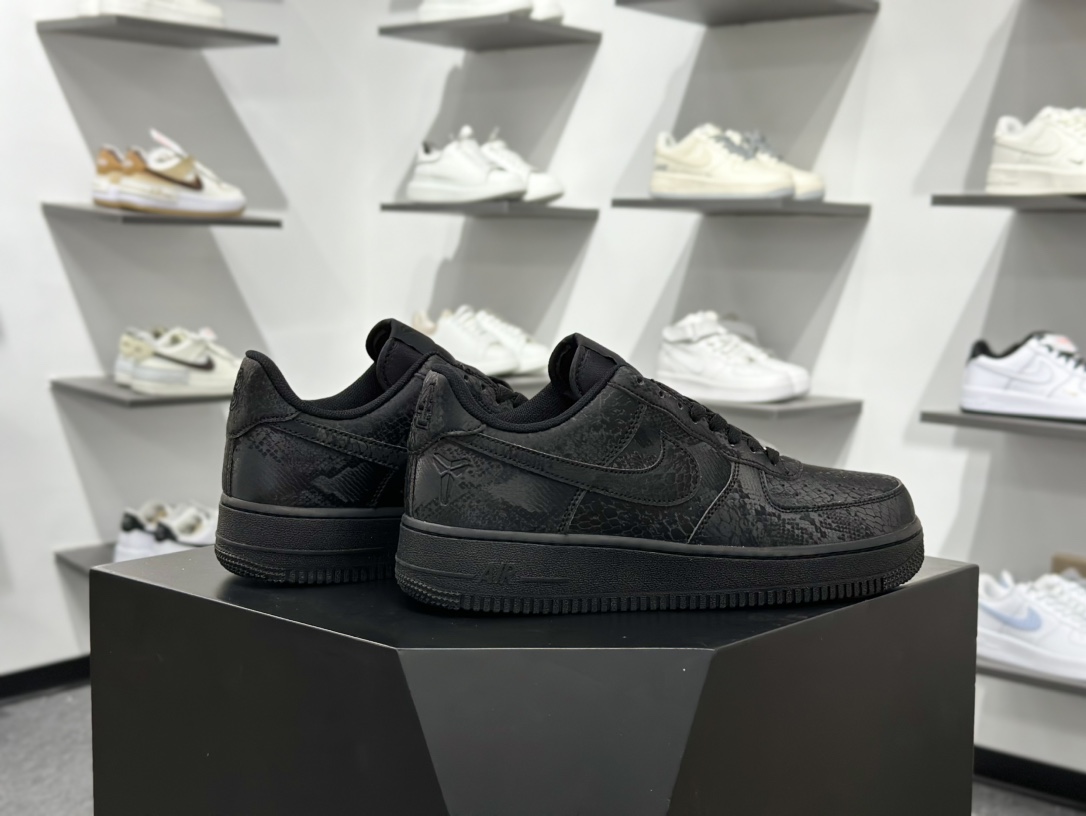 160 Nike Air Force 1 Low 07 专属logo（曼巴蛇图案）纯黑 IB0018-800