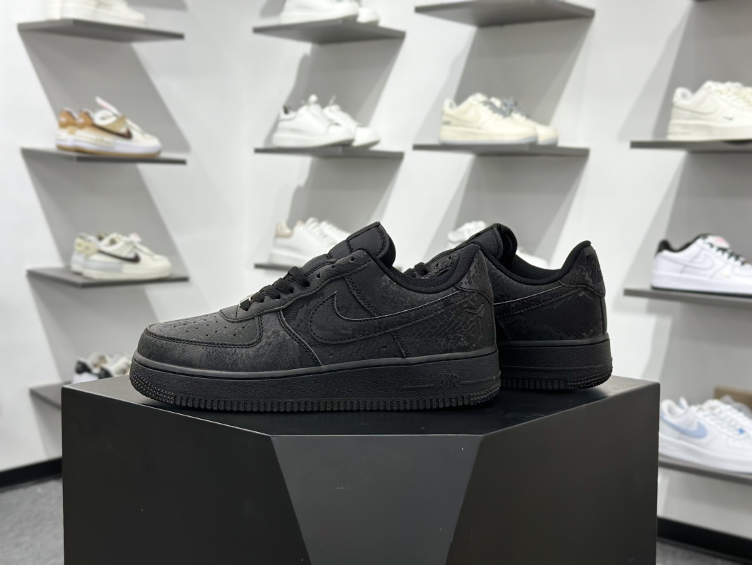 160 Nike Air Force 1 Low 07 专属logo（曼巴蛇图案）纯黑 IB0018-800