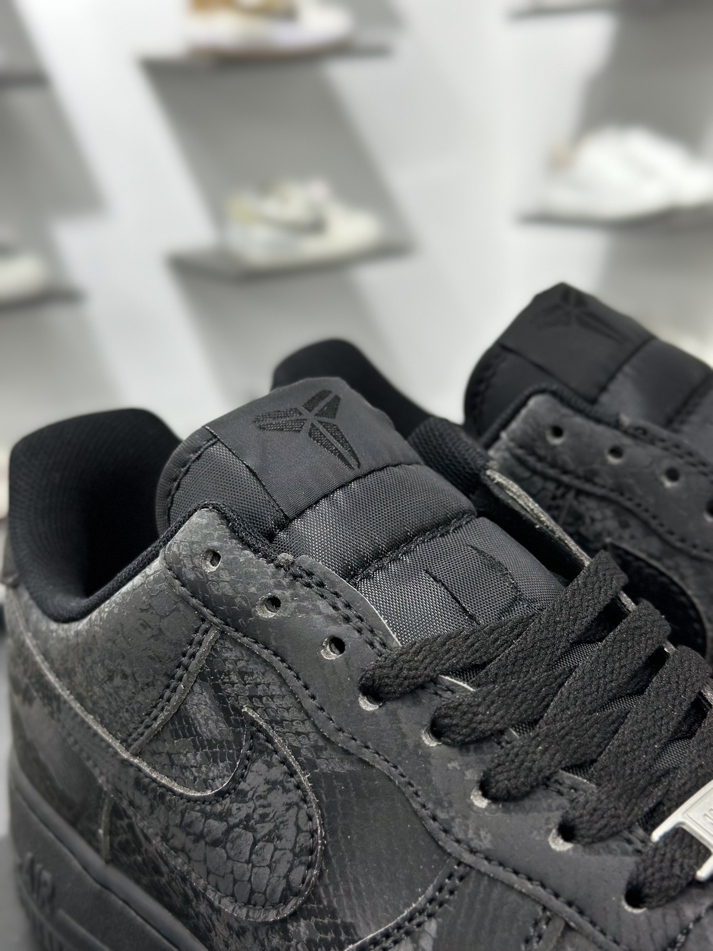 160 Nike Air Force 1 Low 07 专属logo（曼巴蛇图案）纯黑 IB0018-800
