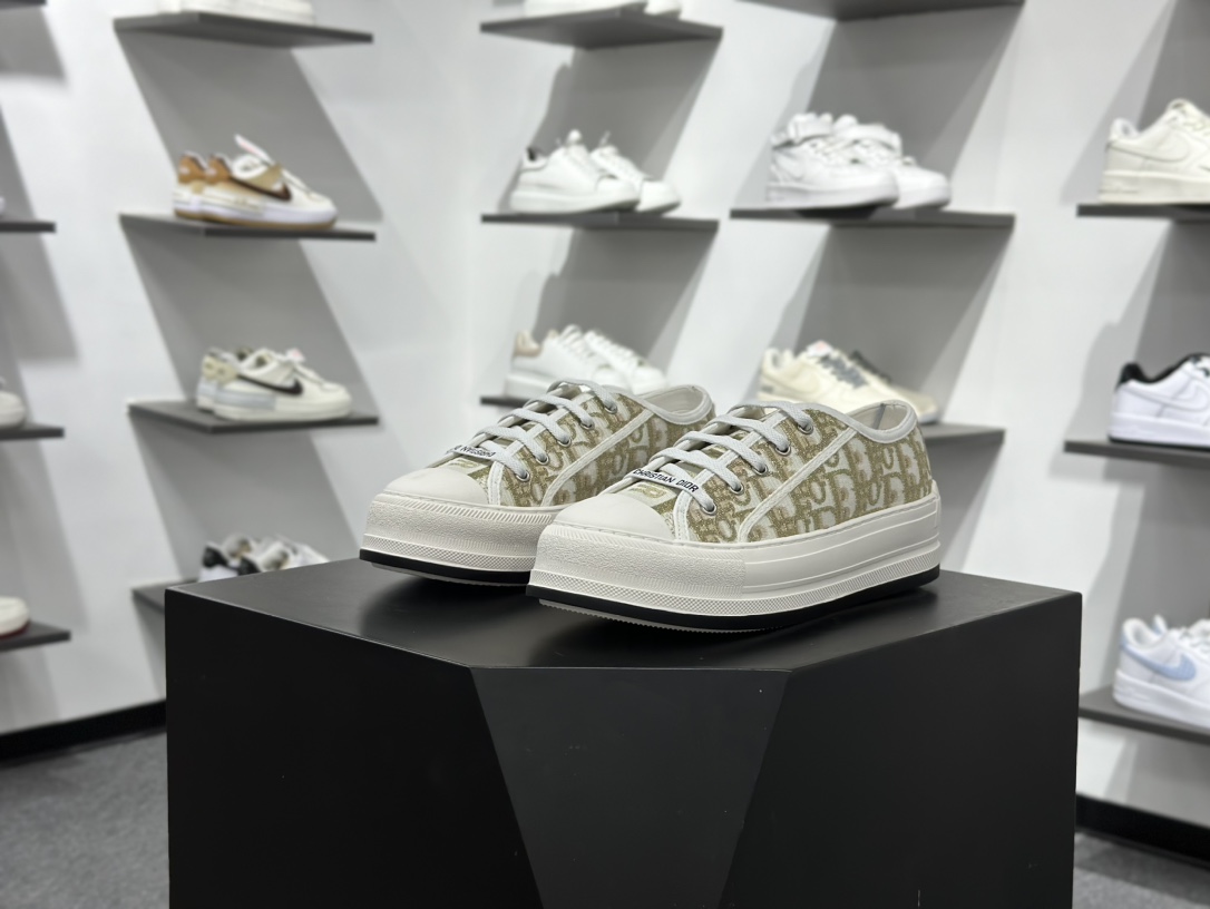 迪奥/Dior Walk’n’Dior Low 沃克系列低帮百搭增高休闲运动厚底板鞋“帆布金属金白” KCK385OBL_S49K