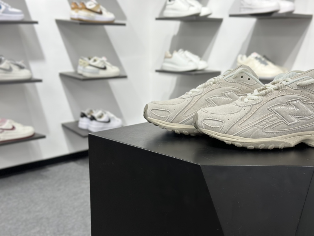 220 New Balance 新百伦204 系列 复古休闲运动百搭老爹跑步鞋 U204LMMC