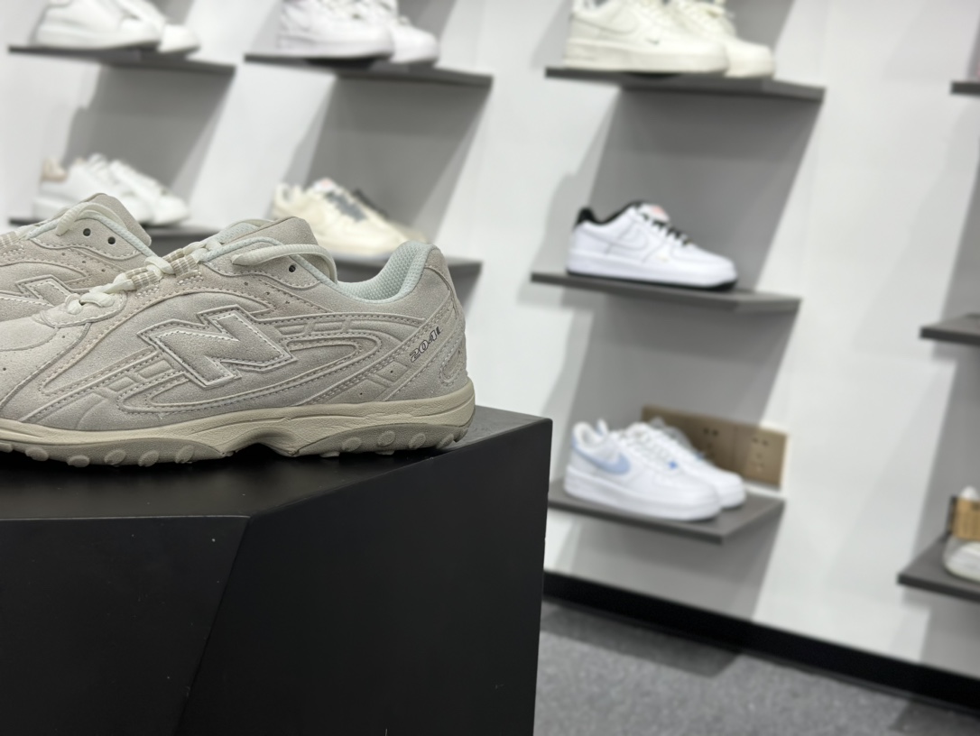 220 New Balance 新百伦204 系列 复古休闲运动百搭老爹跑步鞋 U204LMMC
