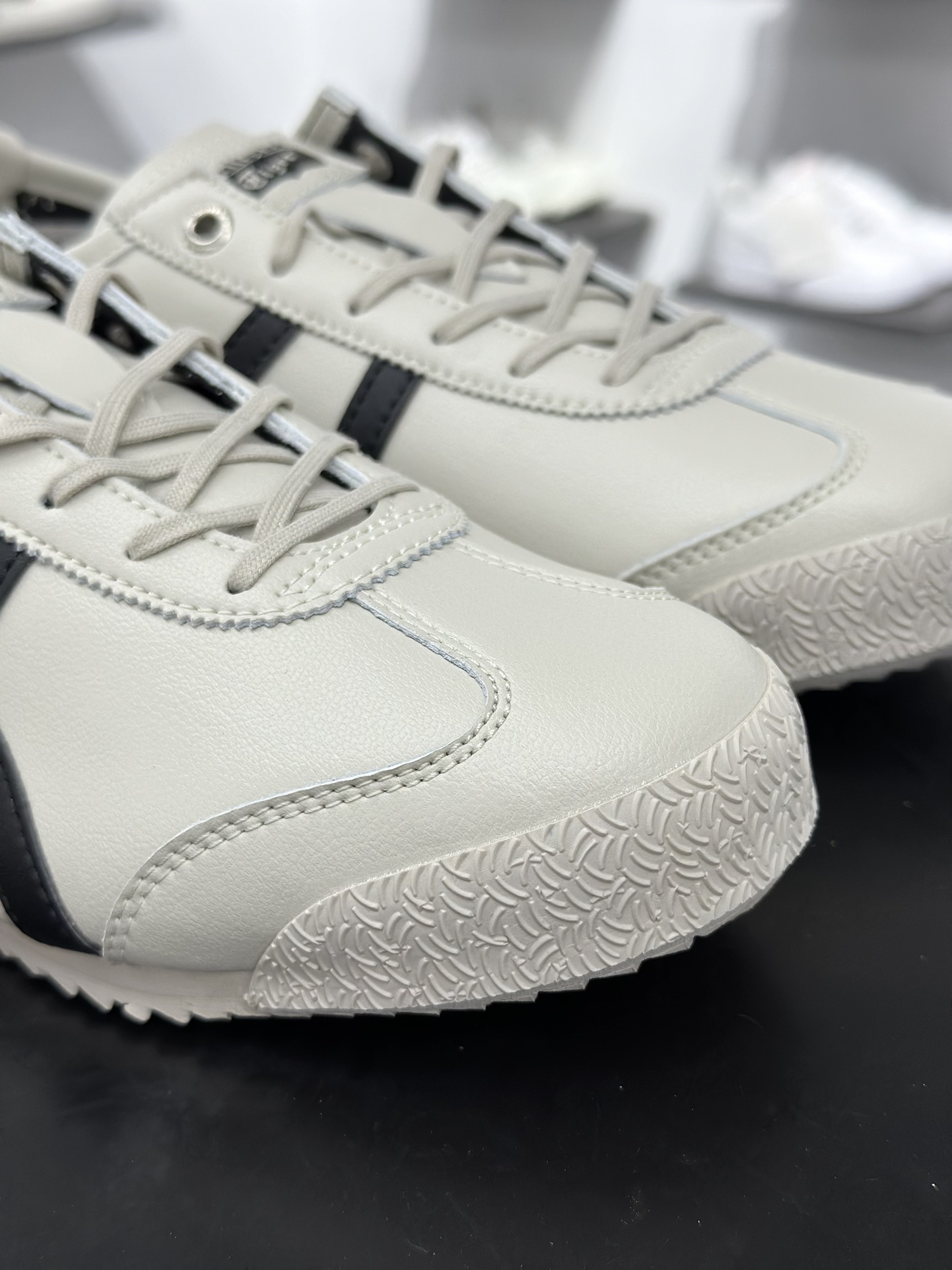 Onitsuka Tiger Mexico 66 SD 鬼冢虎 墨西哥休闲皮革慢跑鞋 1183C015-204