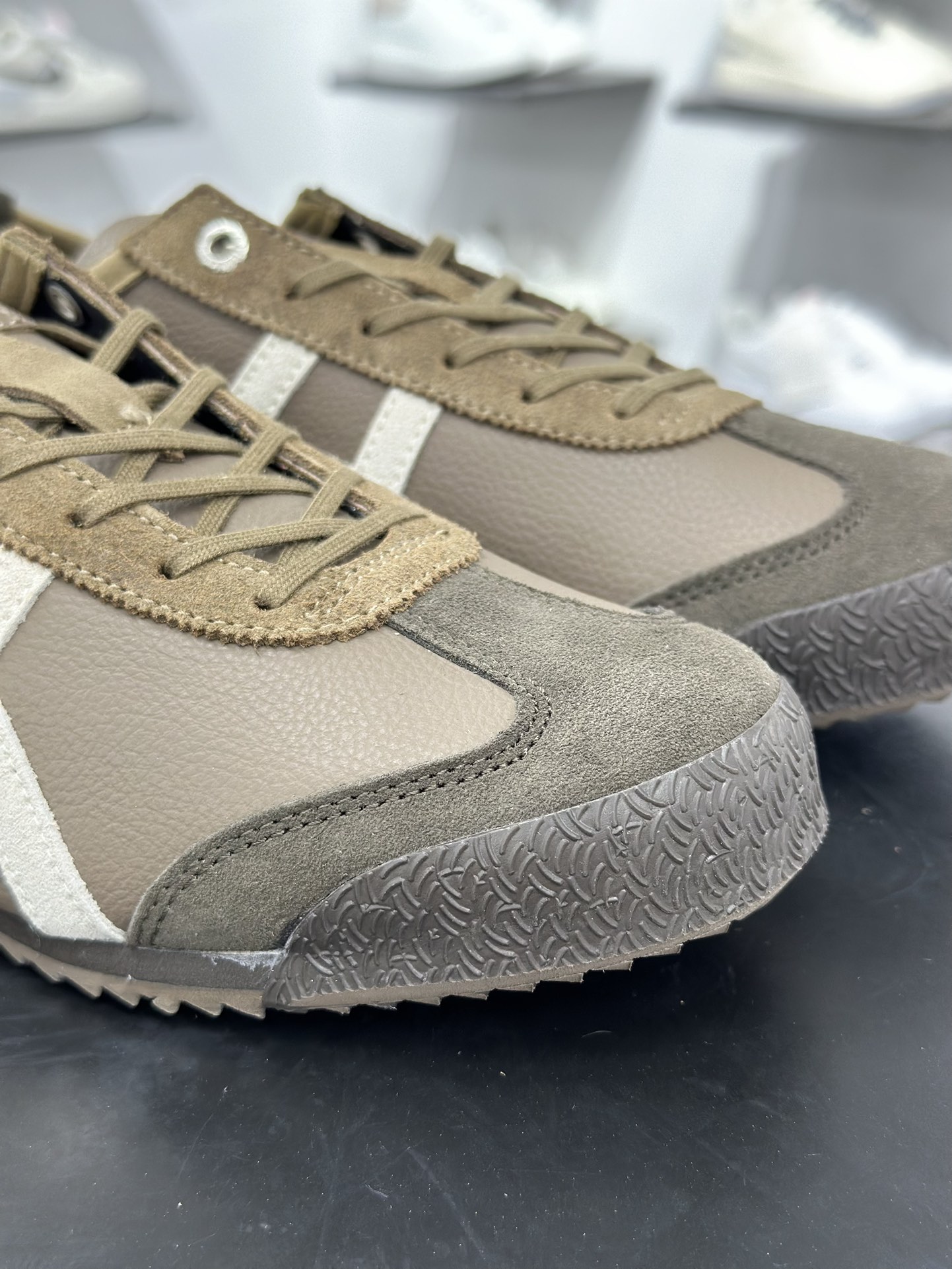 160 Onitsuka Tiger Mexico 66 SD 鬼冢虎 墨西哥升级版系列低帮复古经典虎爪百搭休闲皮革慢跑鞋 1183C015-205