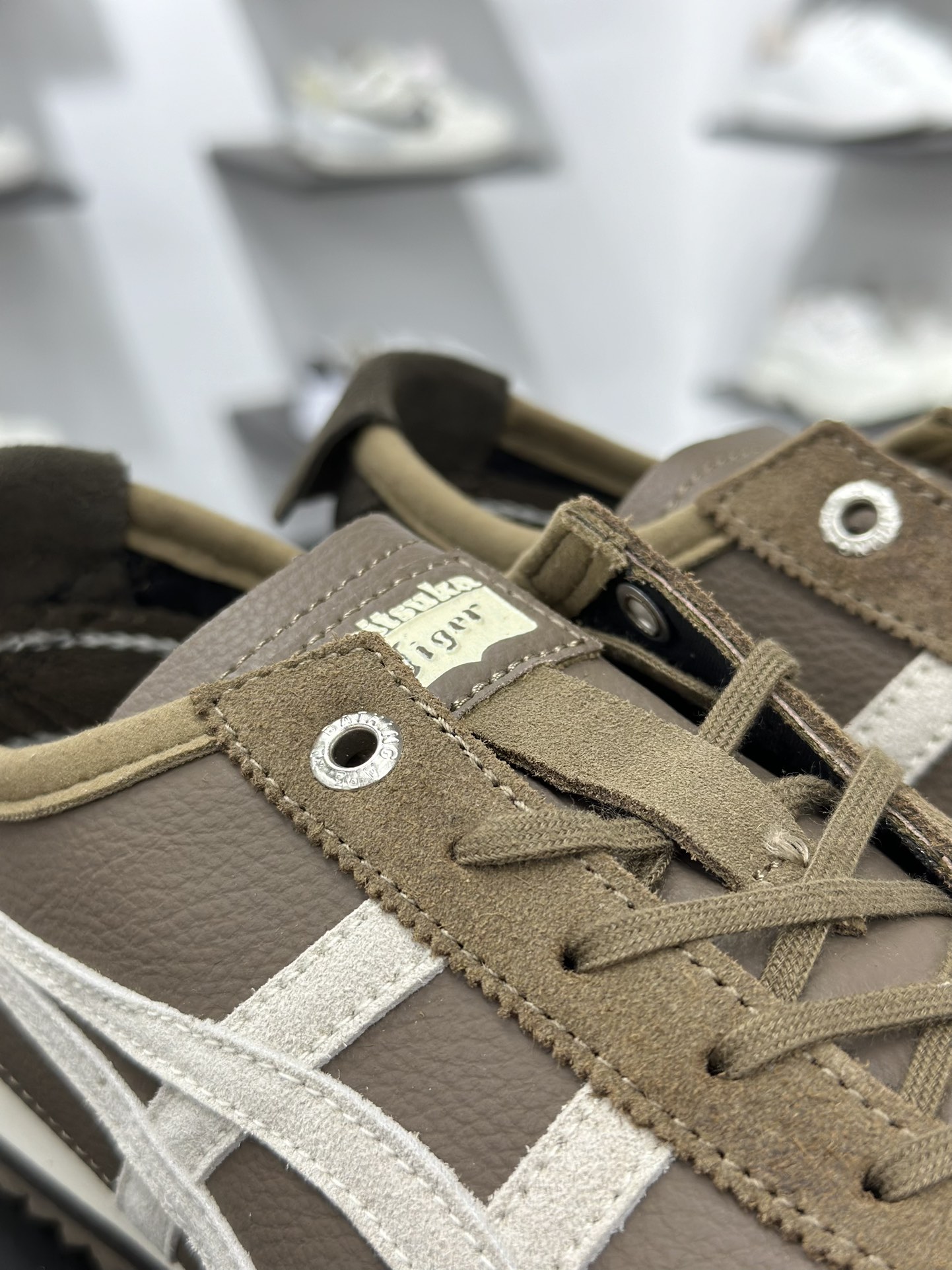 160 Onitsuka Tiger Mexico 66 SD 鬼冢虎 墨西哥升级版系列低帮复古经典虎爪百搭休闲皮革慢跑鞋 1183C015-205