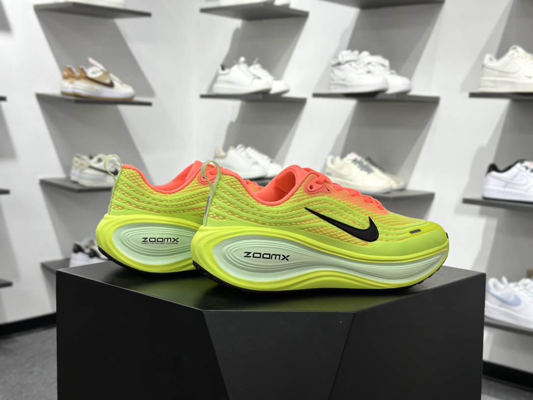 200 Nike VOMERO PLUS轻盈跑鞋 顶级版本 Nike VOMERO 18 舒适百搭防滑耐磨 低帮 休闲跑步鞋男女同款 HV8150-800