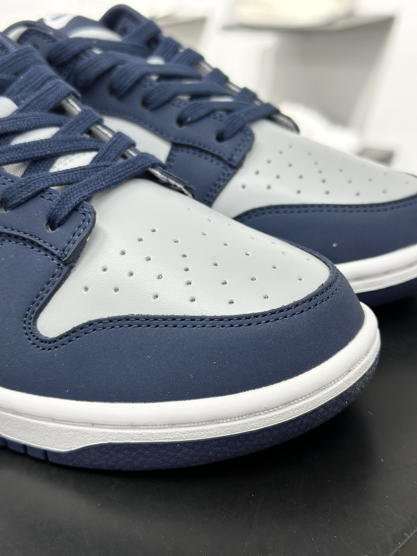 NIKE SB Dunk Low IB3079-400